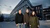 Roy Heggelund (f.v.), prosjektleder i Consto, Øyvind Eklo, prosjektsjef i Siva og Ida Bordi Stene, Constos BREEAM-ansvarlig i prosjektet på forskningsparken foran bygget som torsdag ble overlevert fra Consto til Siva. Foto: Consto/Siva (Ingun A. Mæhlum).